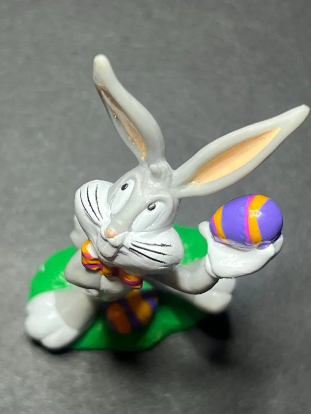 Vintage 1994 Warner Brothers Applause Easter Bugs Bunny Figurine w/ Eggs 3.5